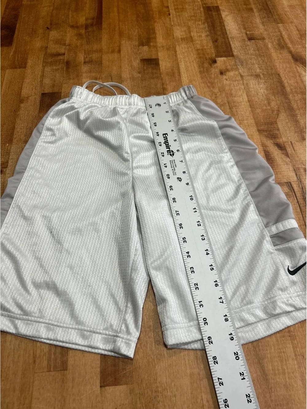 Nike Men's White and Gray Athletic Shorts Size M